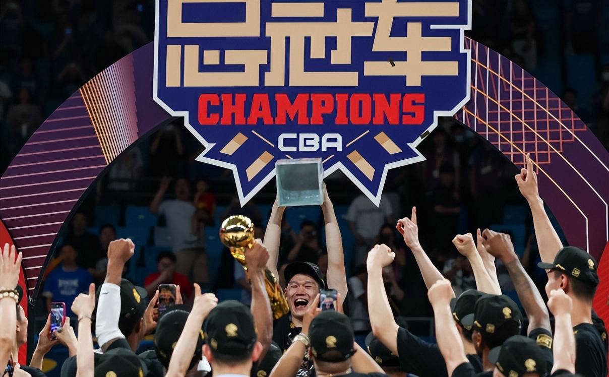 开云官网包含广东宏远迎国王杯关键赛，关键时刻豪取连胜，质疑声仍在，年轻球员得到机会的词条